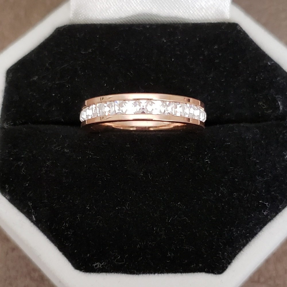 Geometric Ring Rose Gold Ring Filled - Picture 3 of 5